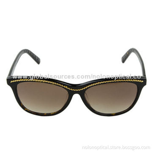 Fashion Sunglasses with gold chain accessory decoration in frame